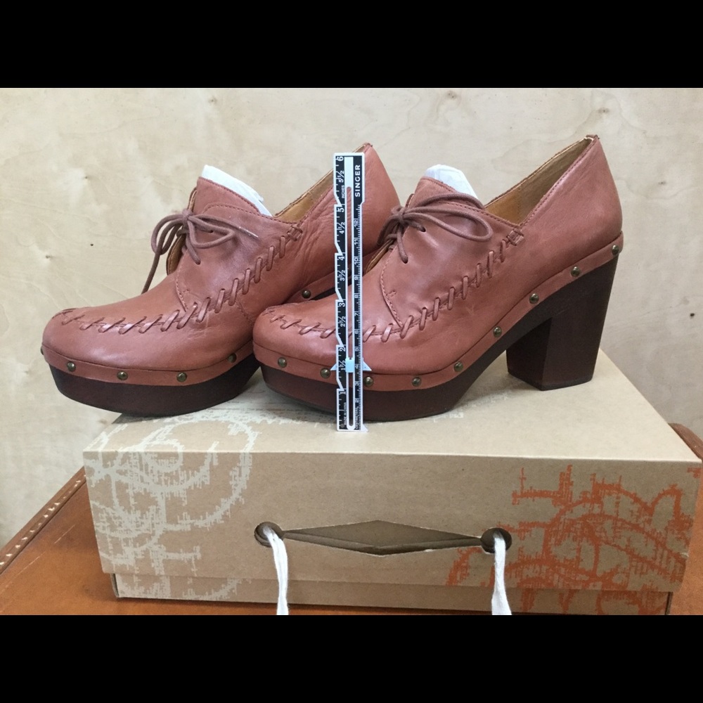 Latigo heels